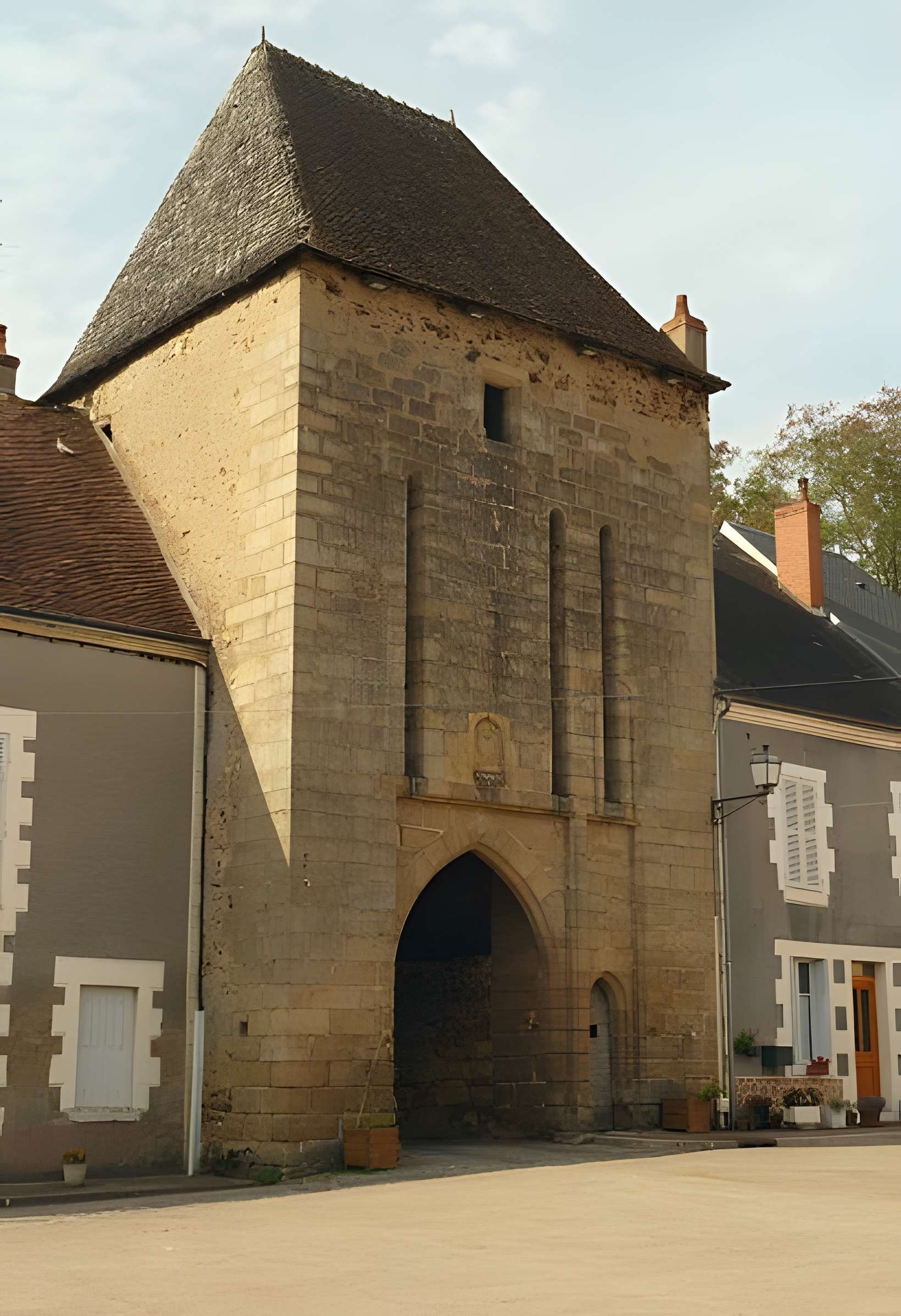 Porte du Marché de Sainte-Sévère-sur-Indre 