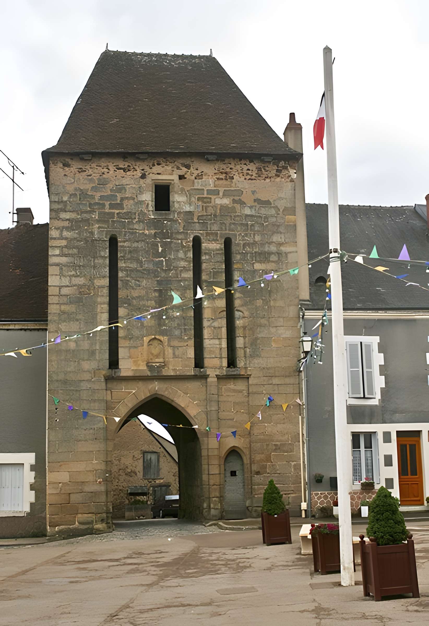 Porte du Marché de Sainte-Sévère-sur-Indre