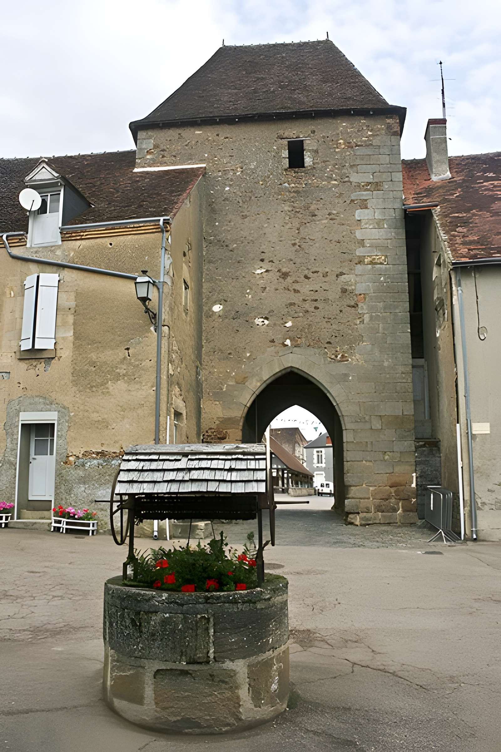 Porte du Marché de Sainte-Sévère-sur-Indre