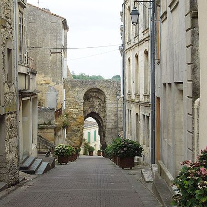 Photo de Porte du Port de Bourg