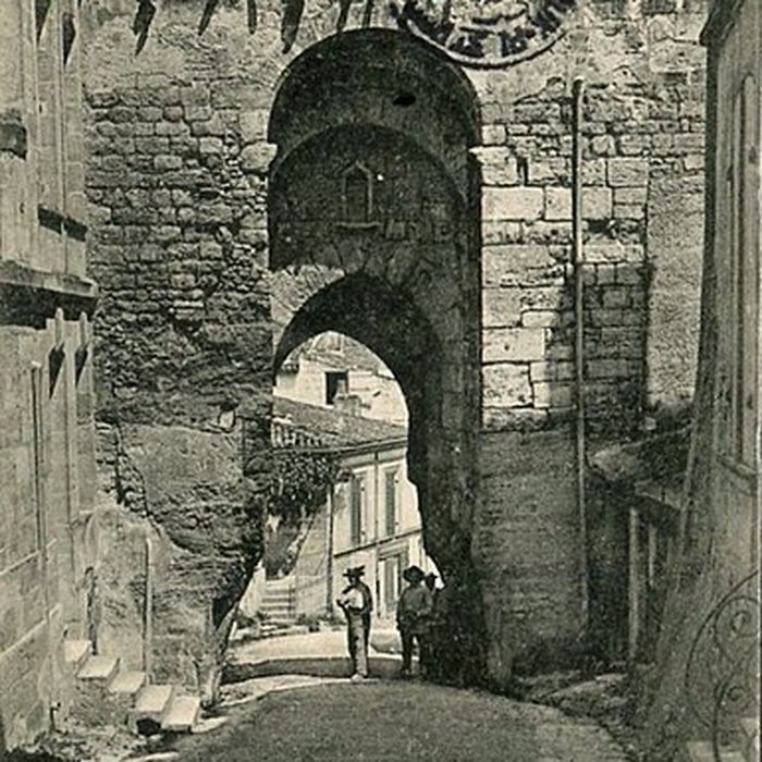 Photo de Porte du Port de Bourg