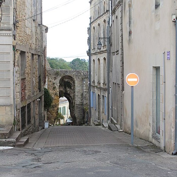 Photo de Porte du Port de Bourg