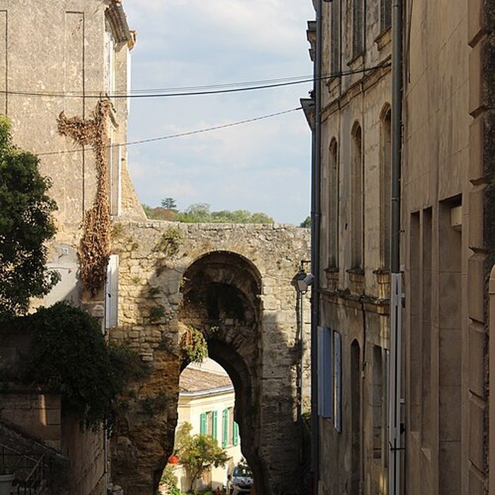Photo de Porte du Port de Bourg