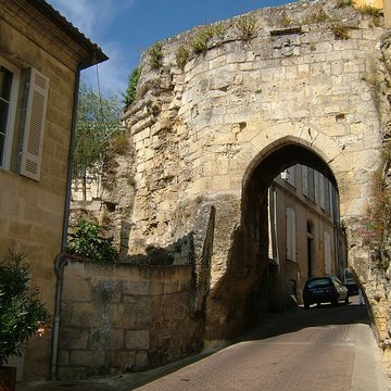 Porte du Port de Bourg
