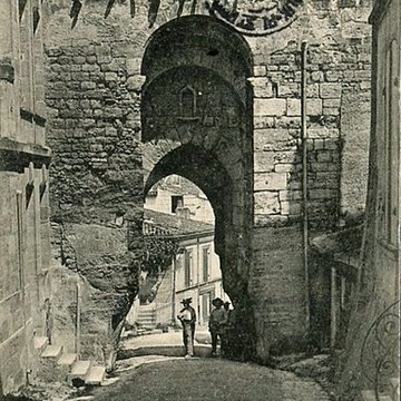 Porte du Port de Bourg