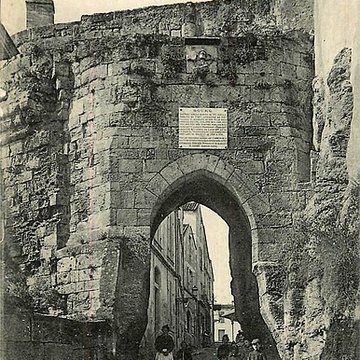 Porte du Port de Bourg