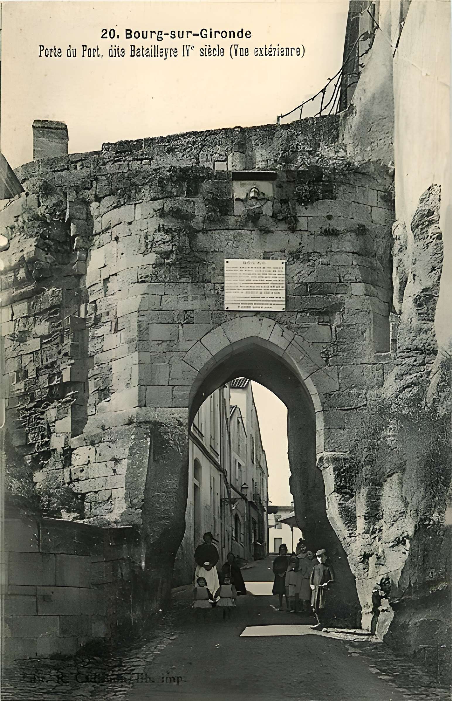 Porte du Port de Bourg
