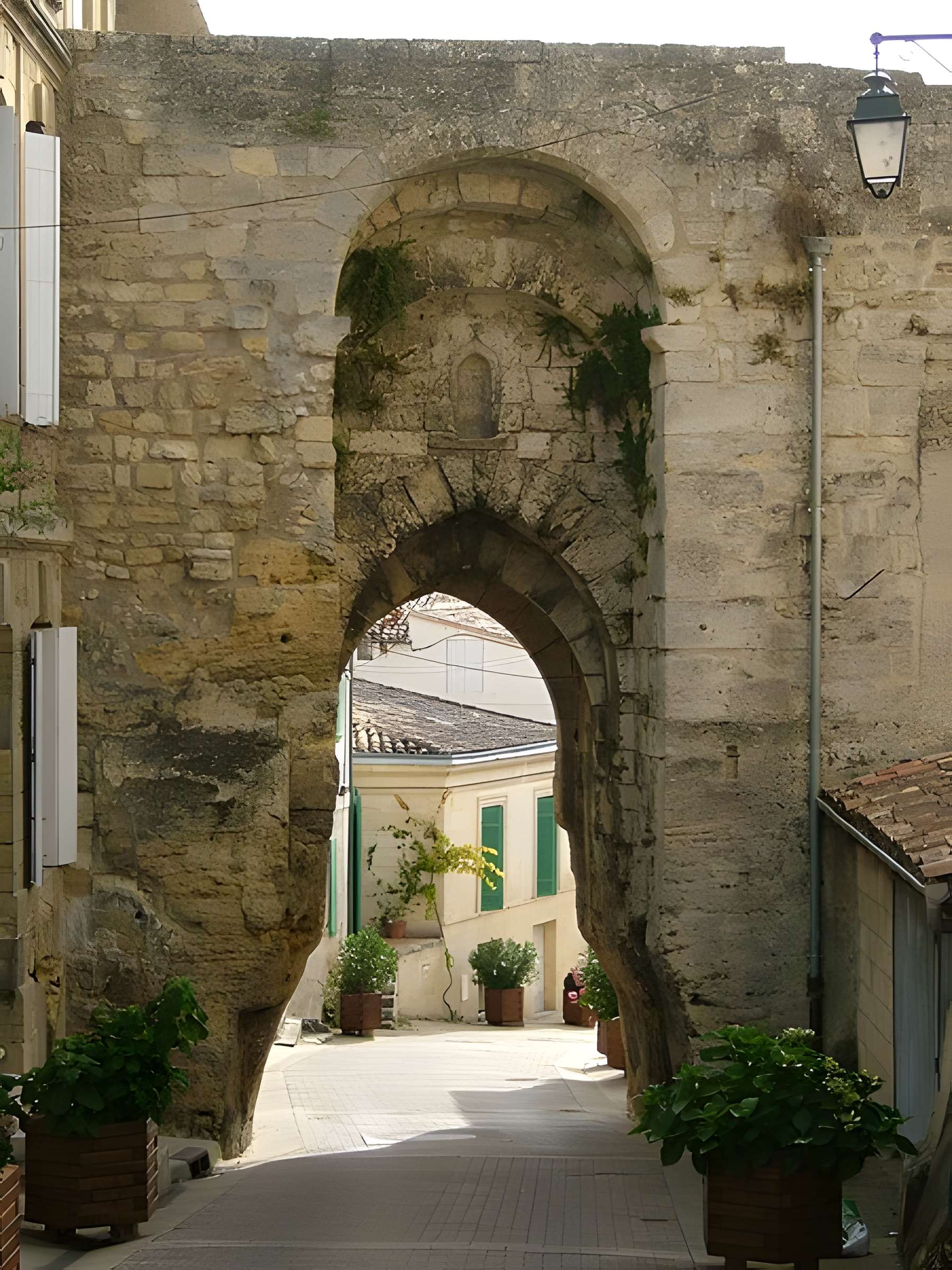Porte du Port de Bourg
