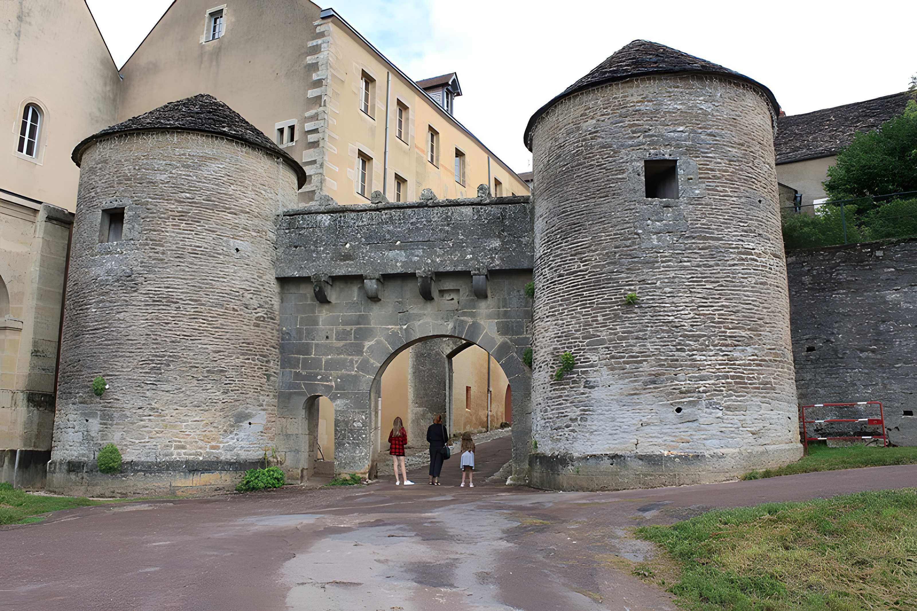 Portes de ville de Flavigny-sur-Ozerain