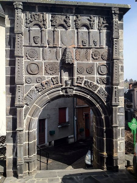 Photo de Portique renaissance de Saint-Sauves-d'Auvergne