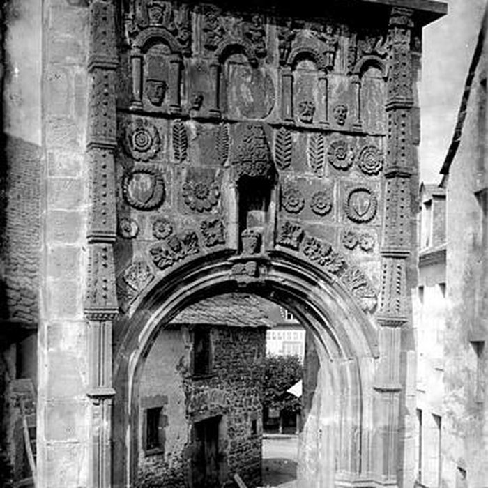 Photo de Portique renaissance de Saint-Sauves-dAuvergne