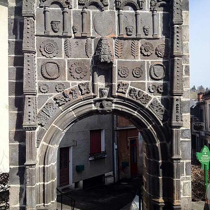 Photo de Portique renaissance de Saint-Sauves-dAuvergne