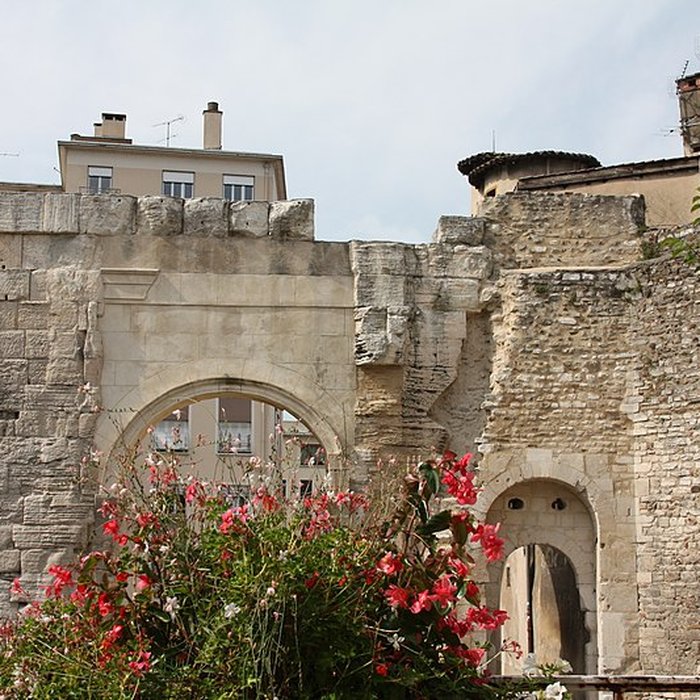 Photo de Portique romain du Forum de Vienne