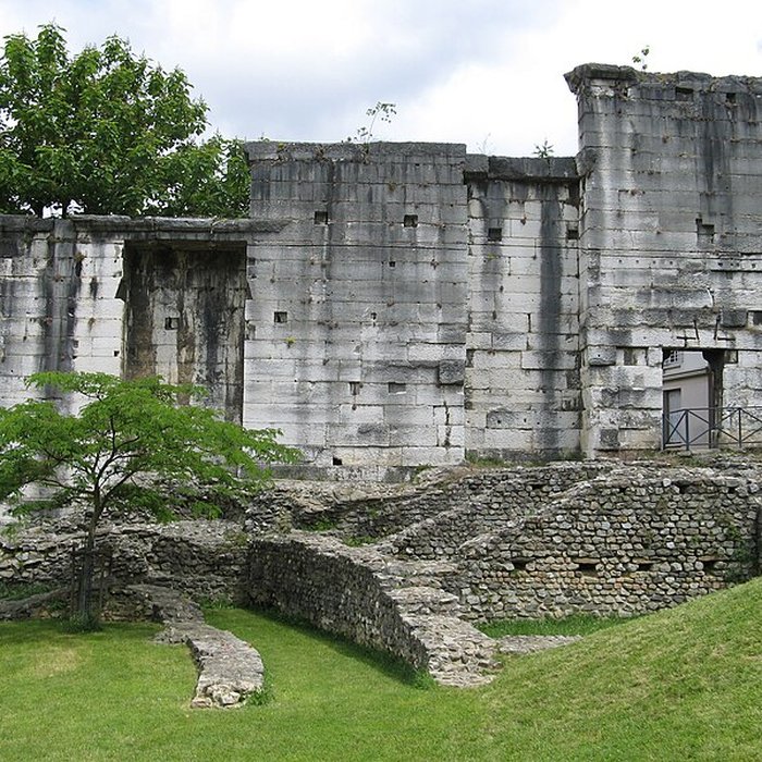 Photo de Portique romain du Forum de Vienne