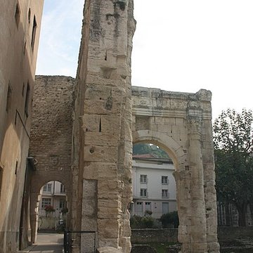 Portique romain du Forum de Vienne