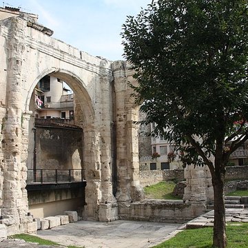 Portique romain du Forum de Vienne
