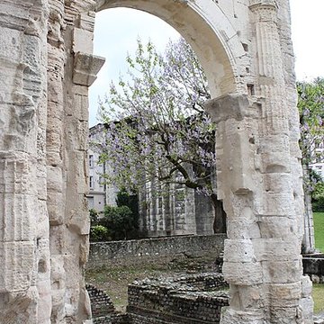Portique romain du Forum de Vienne