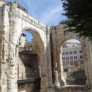 Portique romain du Forum de Vienne