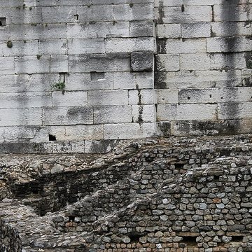 Portique romain du Forum de Vienne