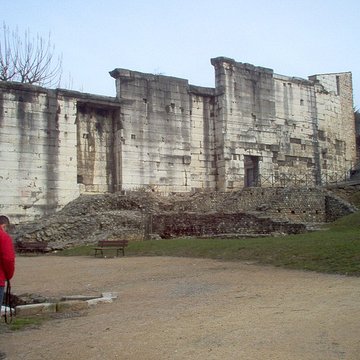 Portique romain du Forum de Vienne