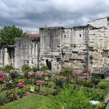 Portique romain du Forum de Vienne