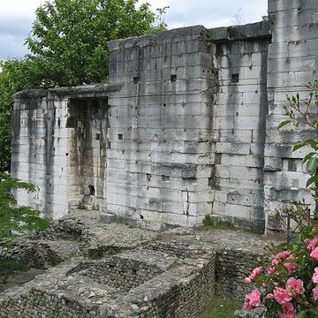 Portique romain du Forum de Vienne