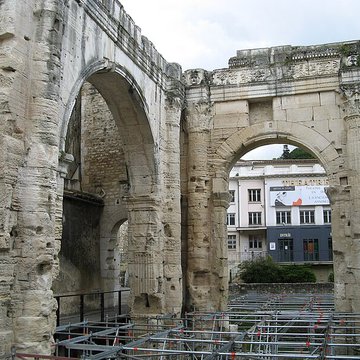 Portique romain du Forum de Vienne