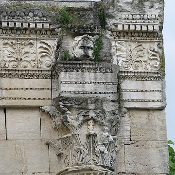 Portique romain du Forum de Vienne