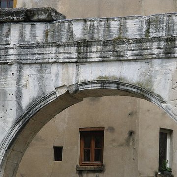 Portique romain du Forum de Vienne