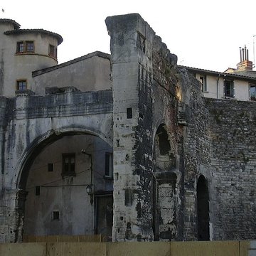 Portique romain du Forum de Vienne