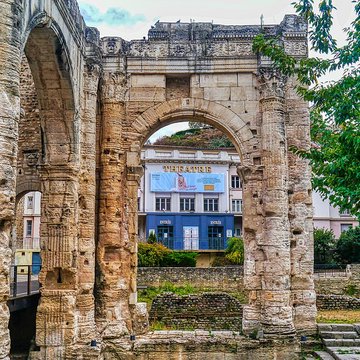 Portique romain du Forum de Vienne