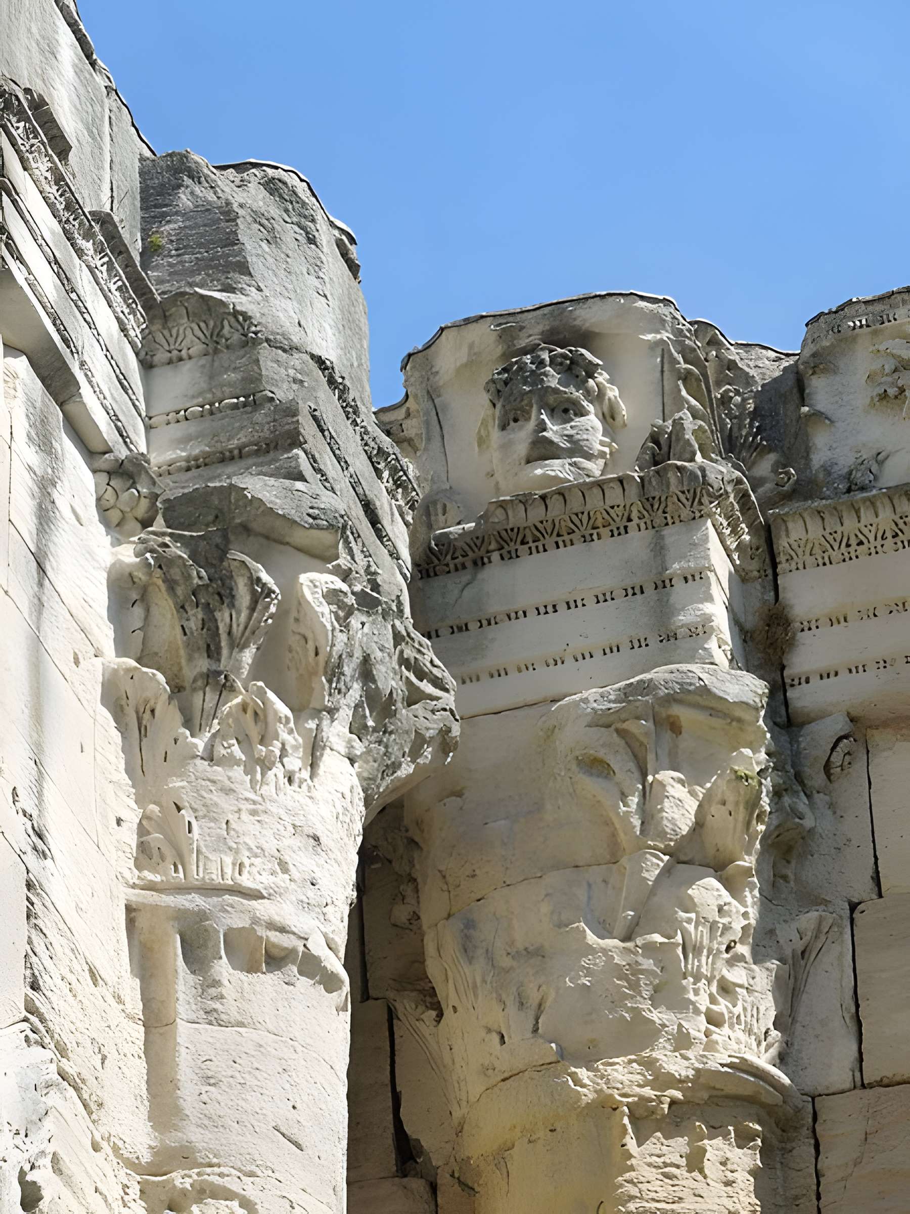 Portique romain du Forum de Vienne