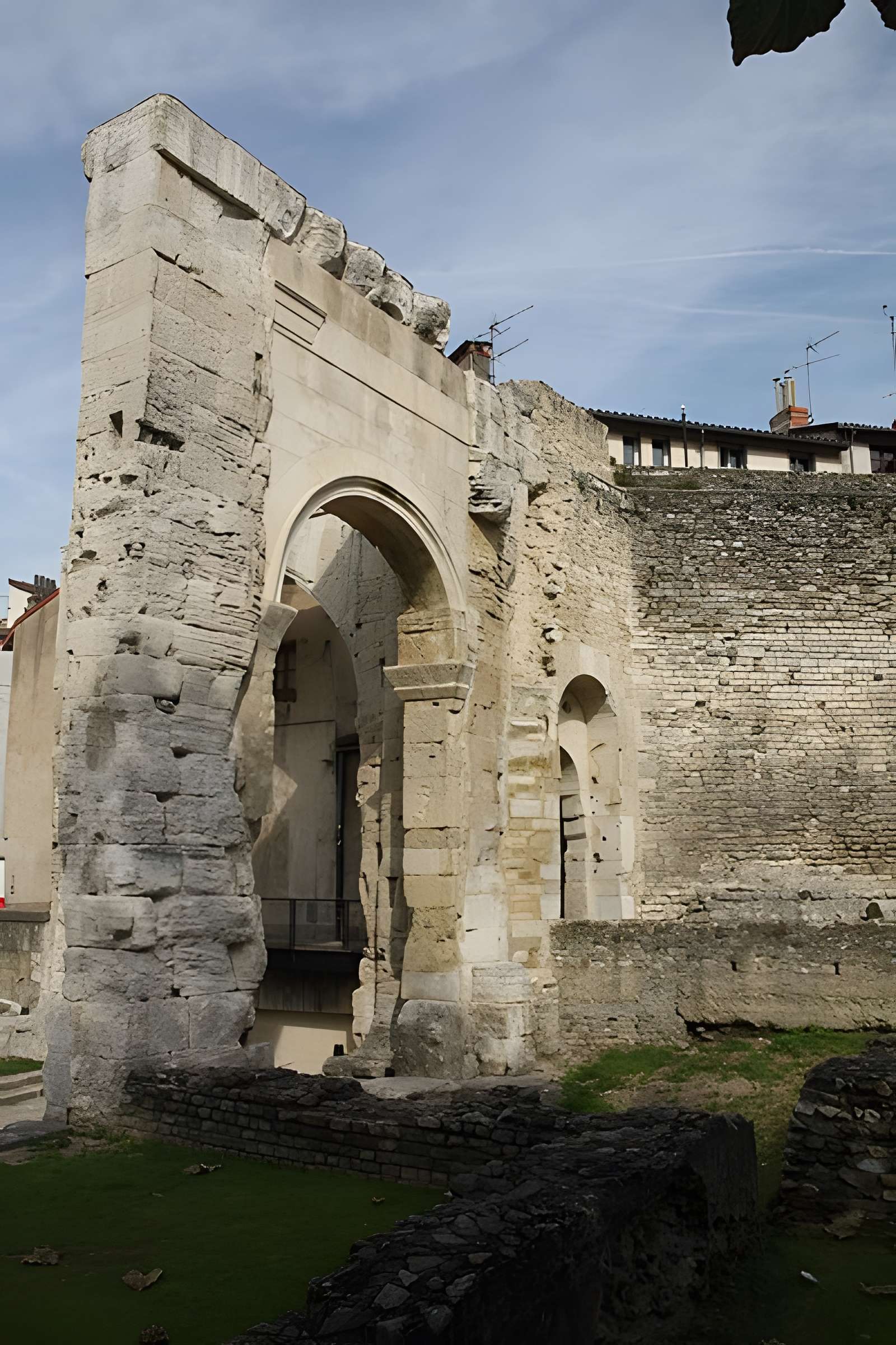 Portique romain du Forum de Vienne