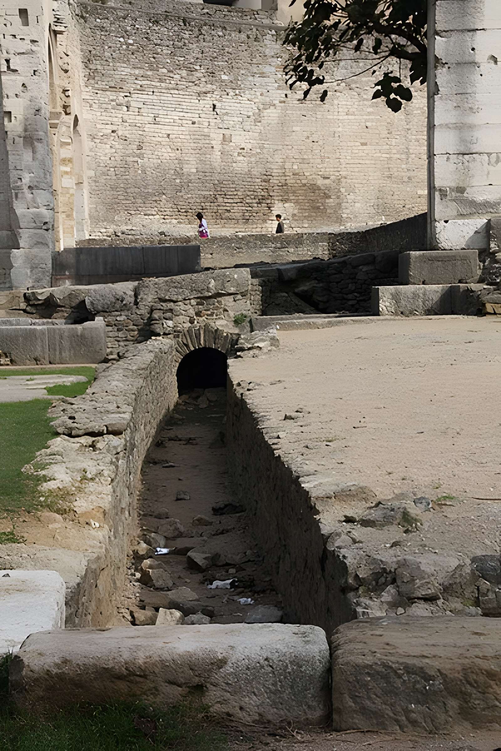 Portique romain du Forum de Vienne