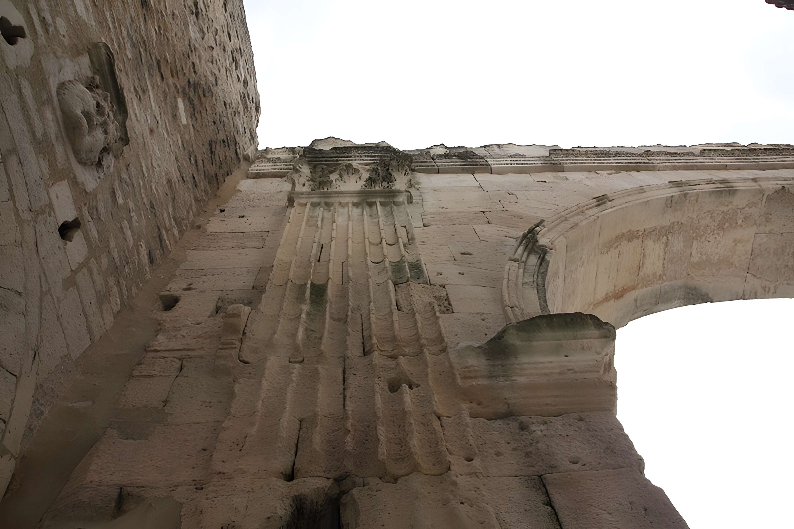 Portique romain du Forum de Vienne