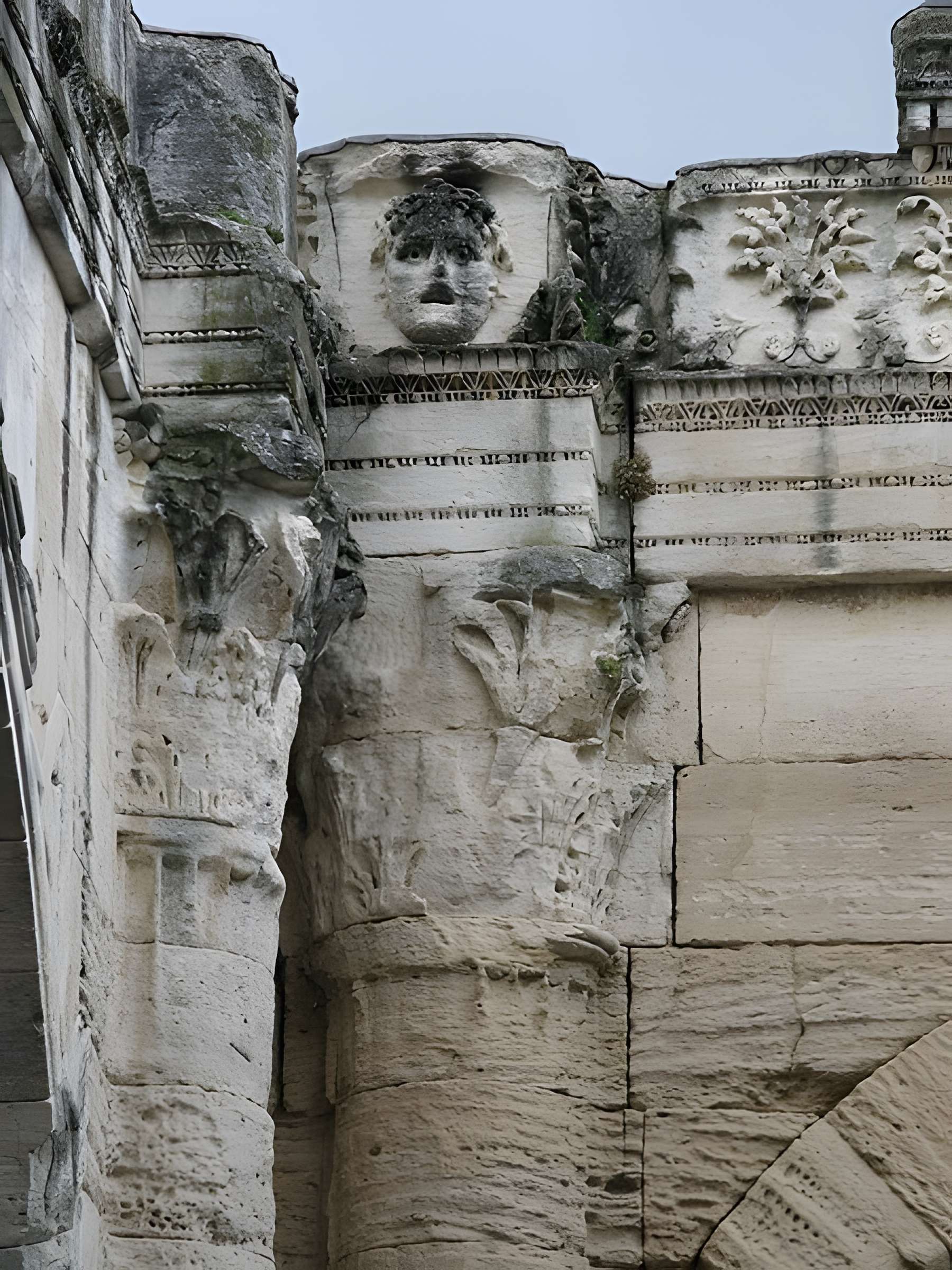 Portique romain du Forum de Vienne