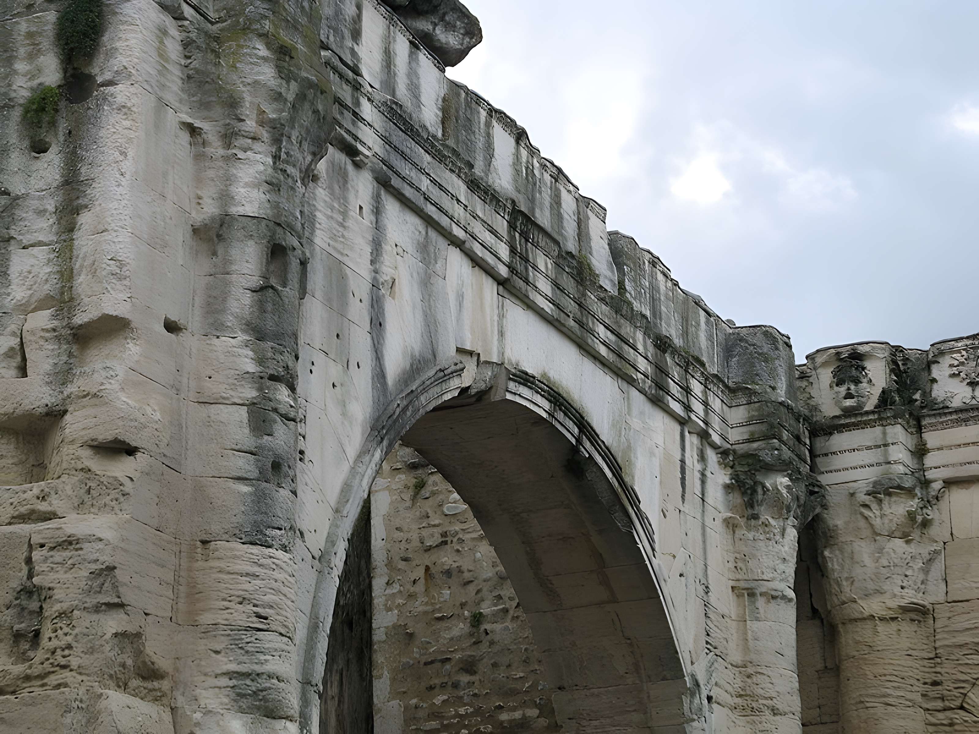 Portique romain du Forum de Vienne