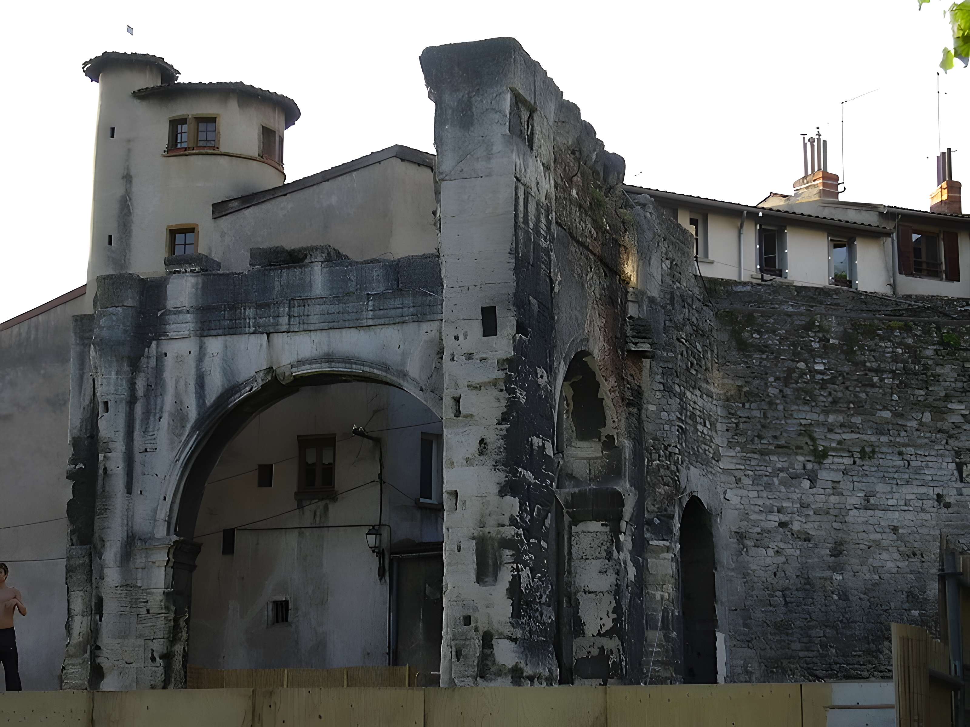 Portique romain du Forum de Vienne