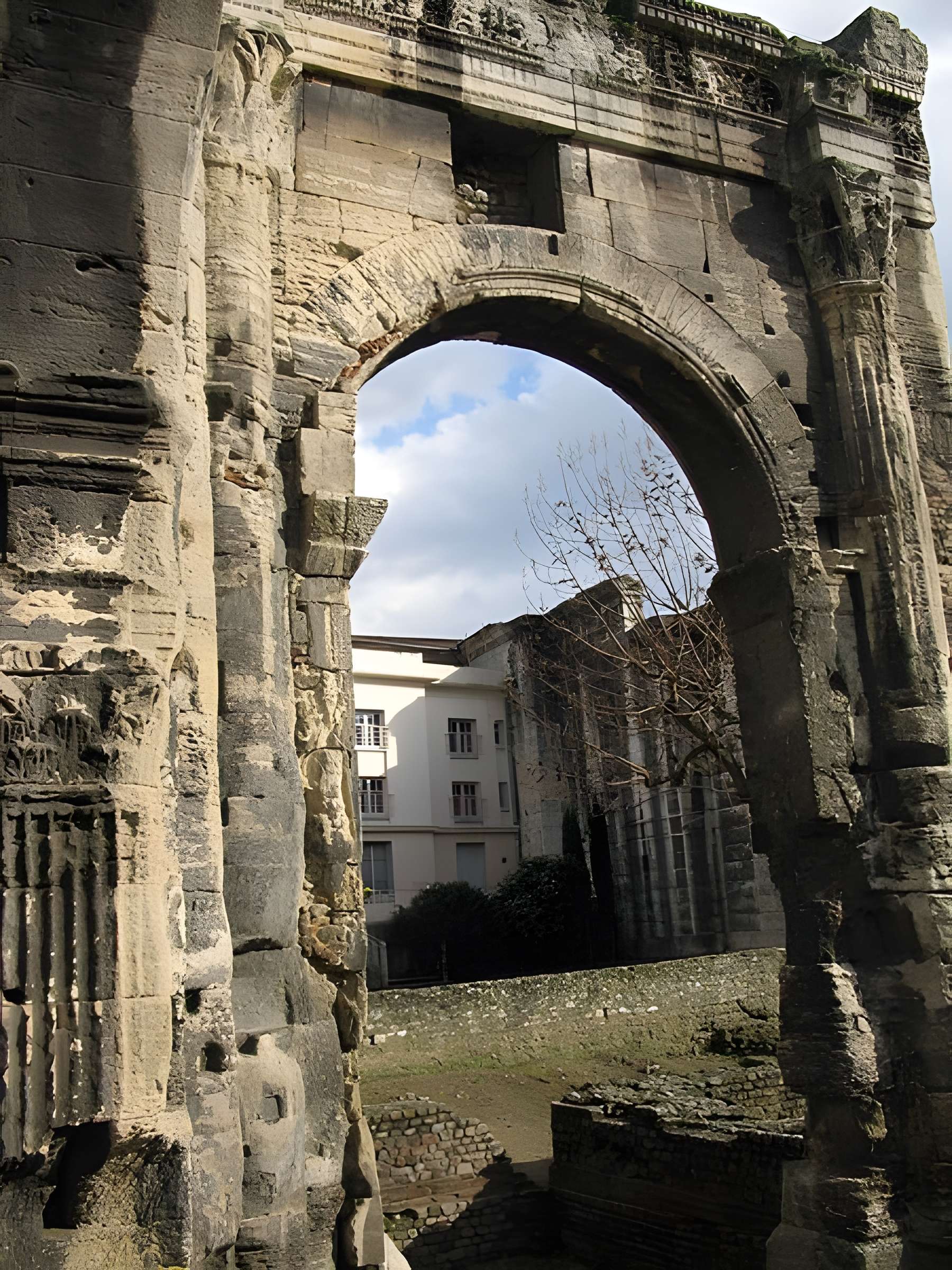 Portique romain du Forum de Vienne 