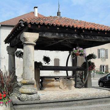 Puits couvert de Poussay