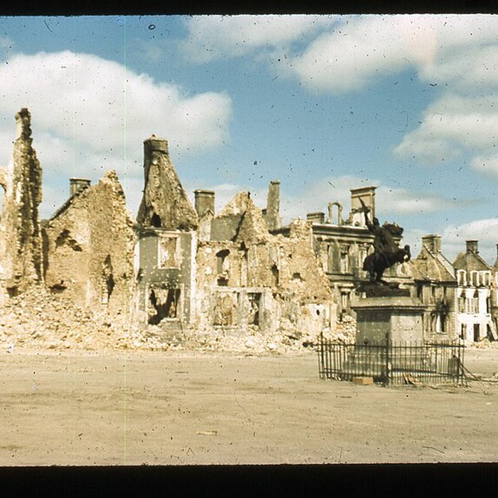 Photo de Statue de Jeanne dArc à Montebourg