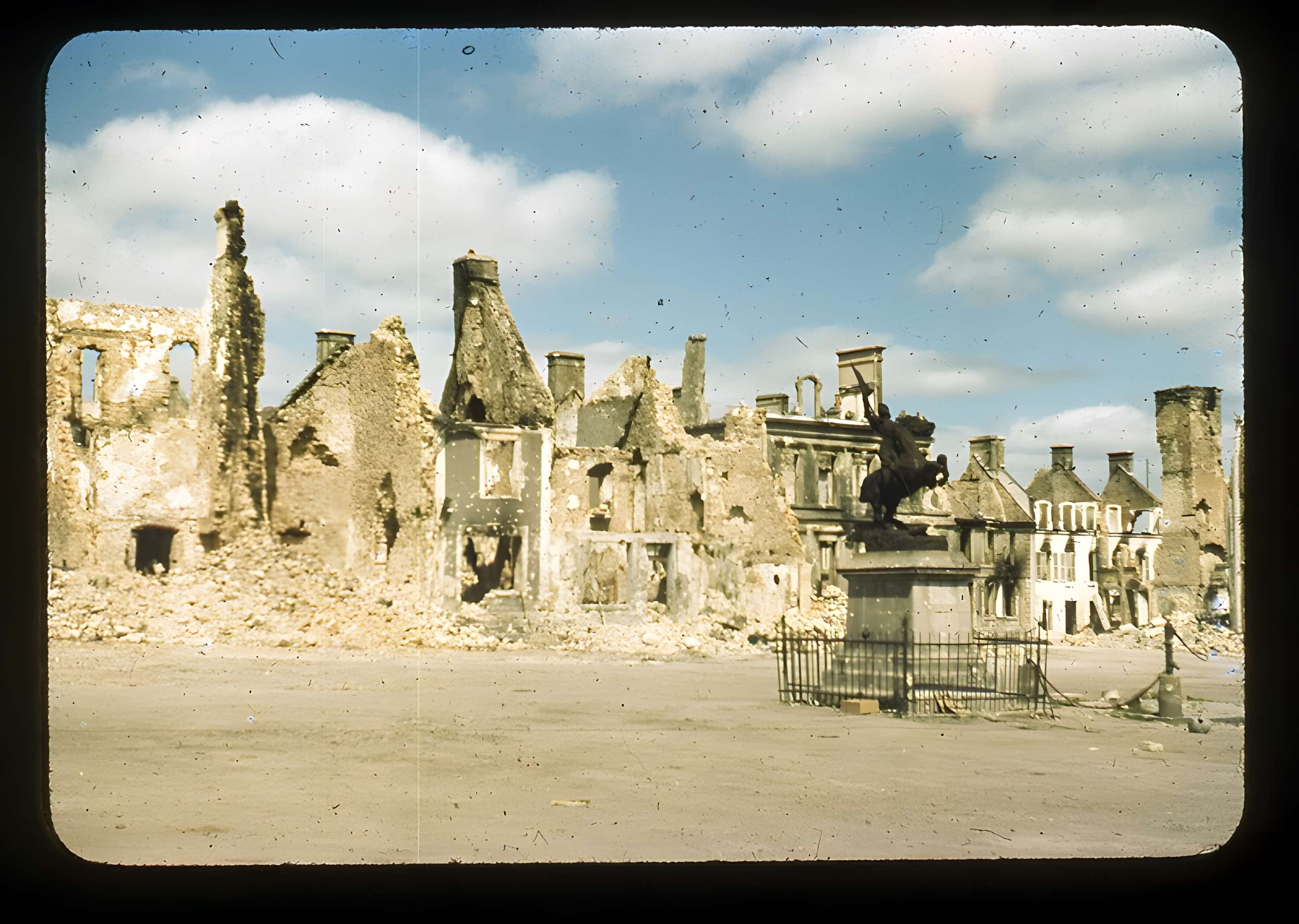 Statue de Jeanne d'Arc à Montebourg