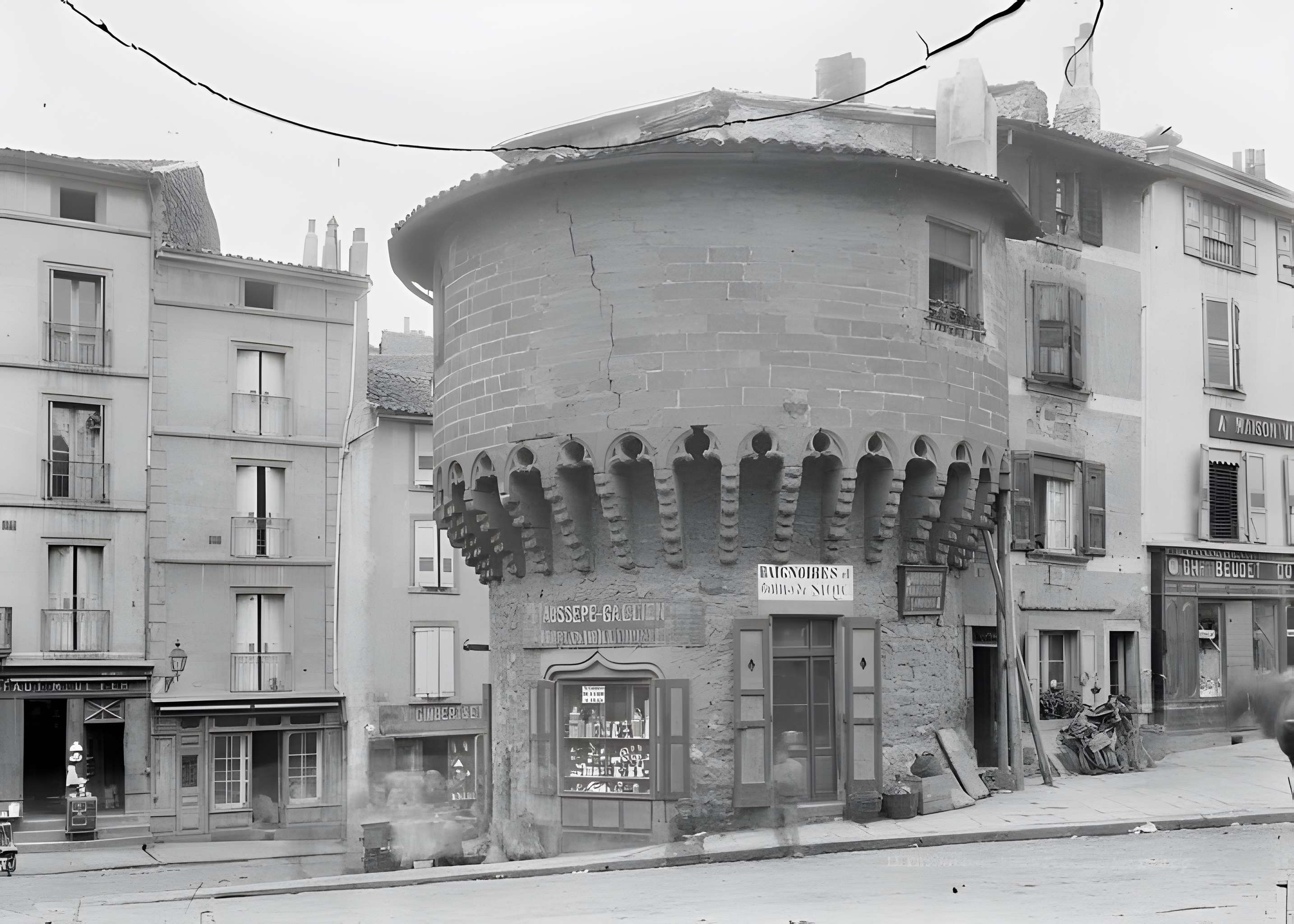 Statue de Lafayette, située près de la tour Pannessac
