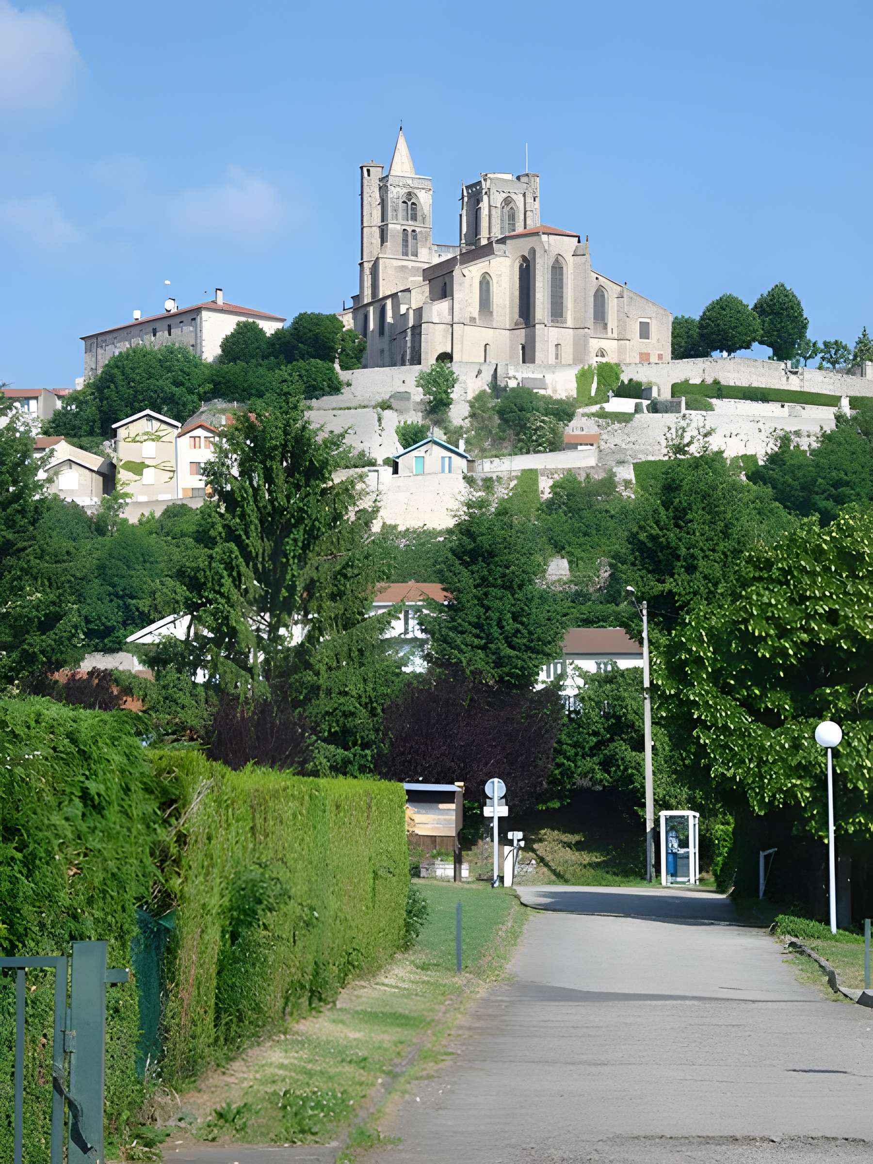Collégiale Saint-Bonnet de Saint-Bonnet-le-Château