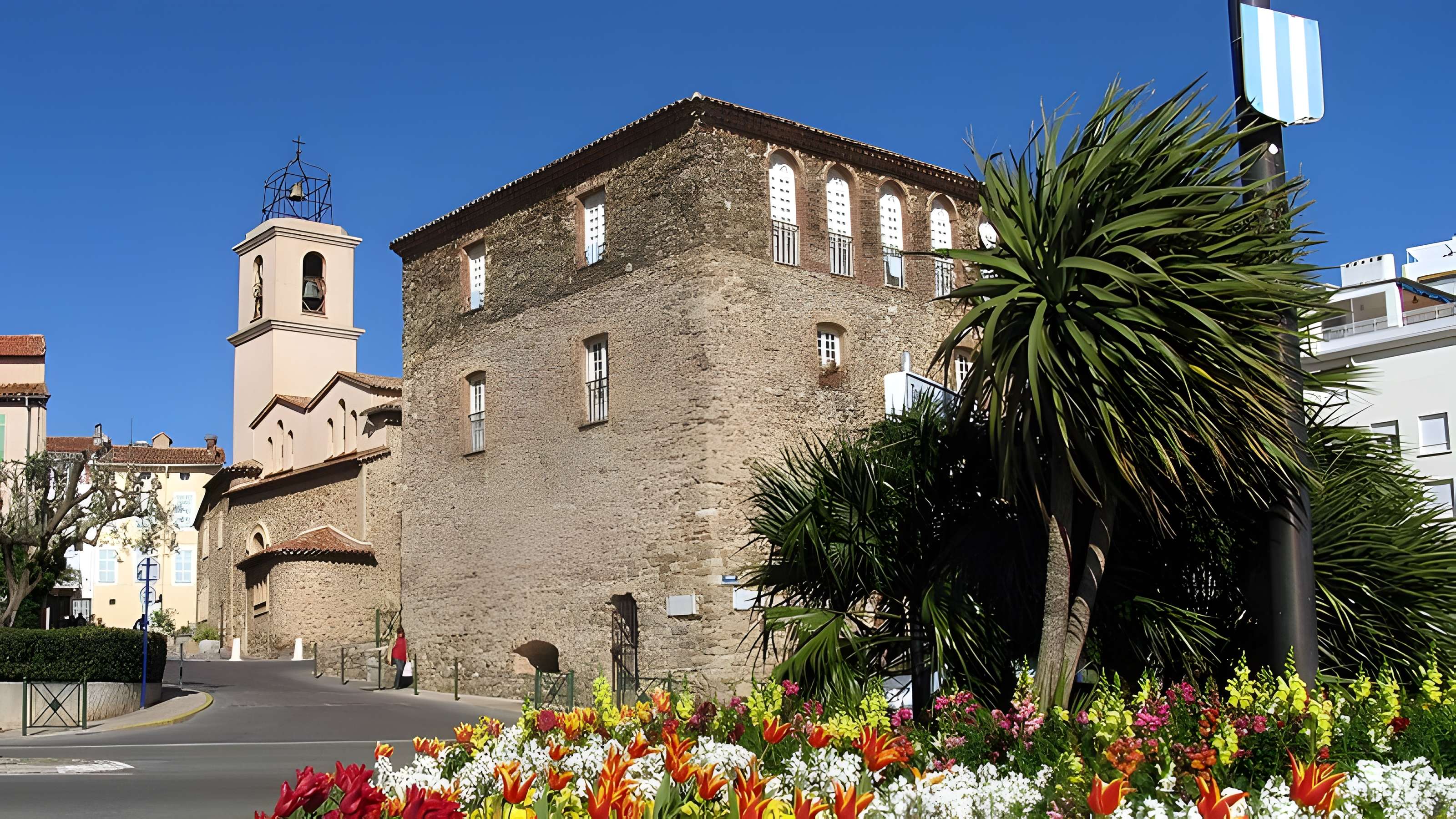 Tour carrée de Sainte-Maxime