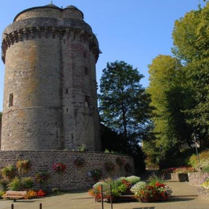 Photo de Tour du château ou ancien donjon ancienne prison