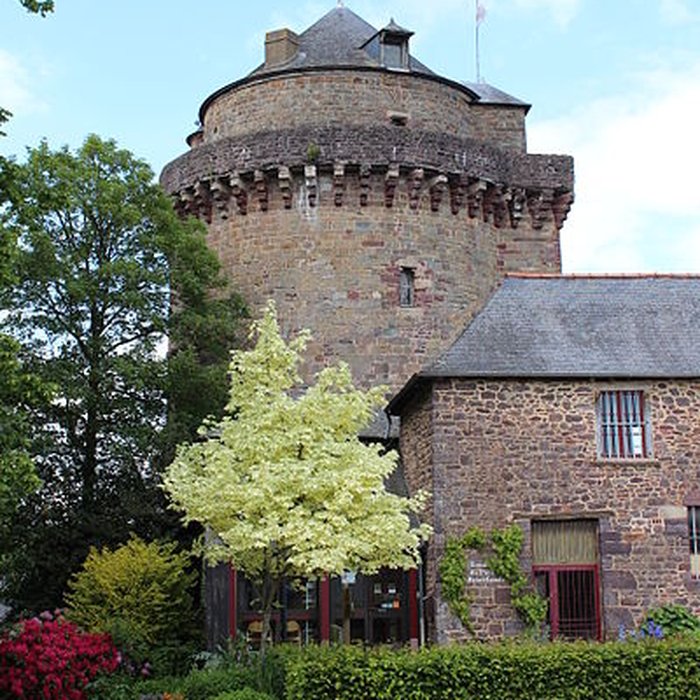 Photo de Tour du château ou ancien donjon ancienne prison