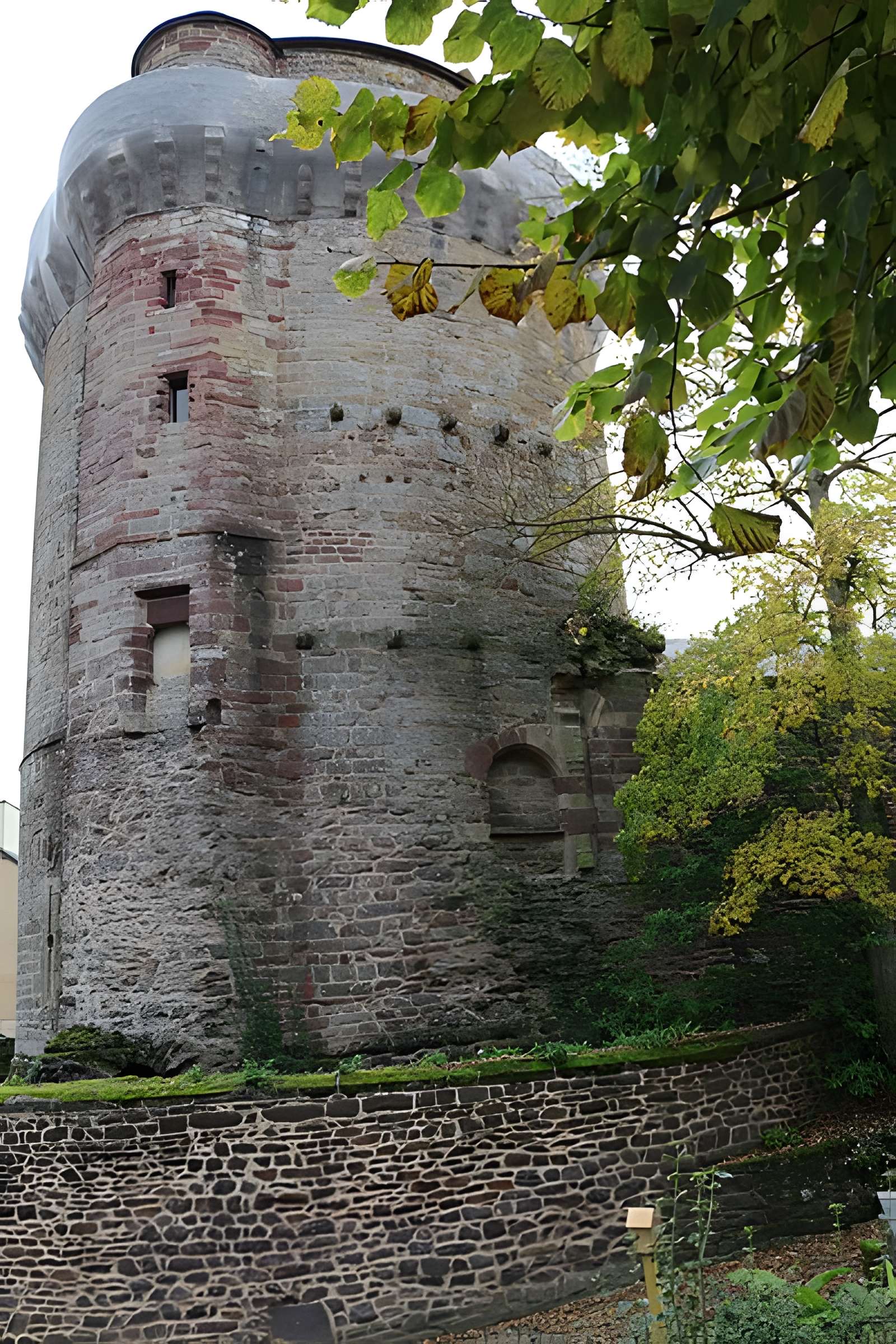 Tour du château ou ancien donjon (ancienne prison)