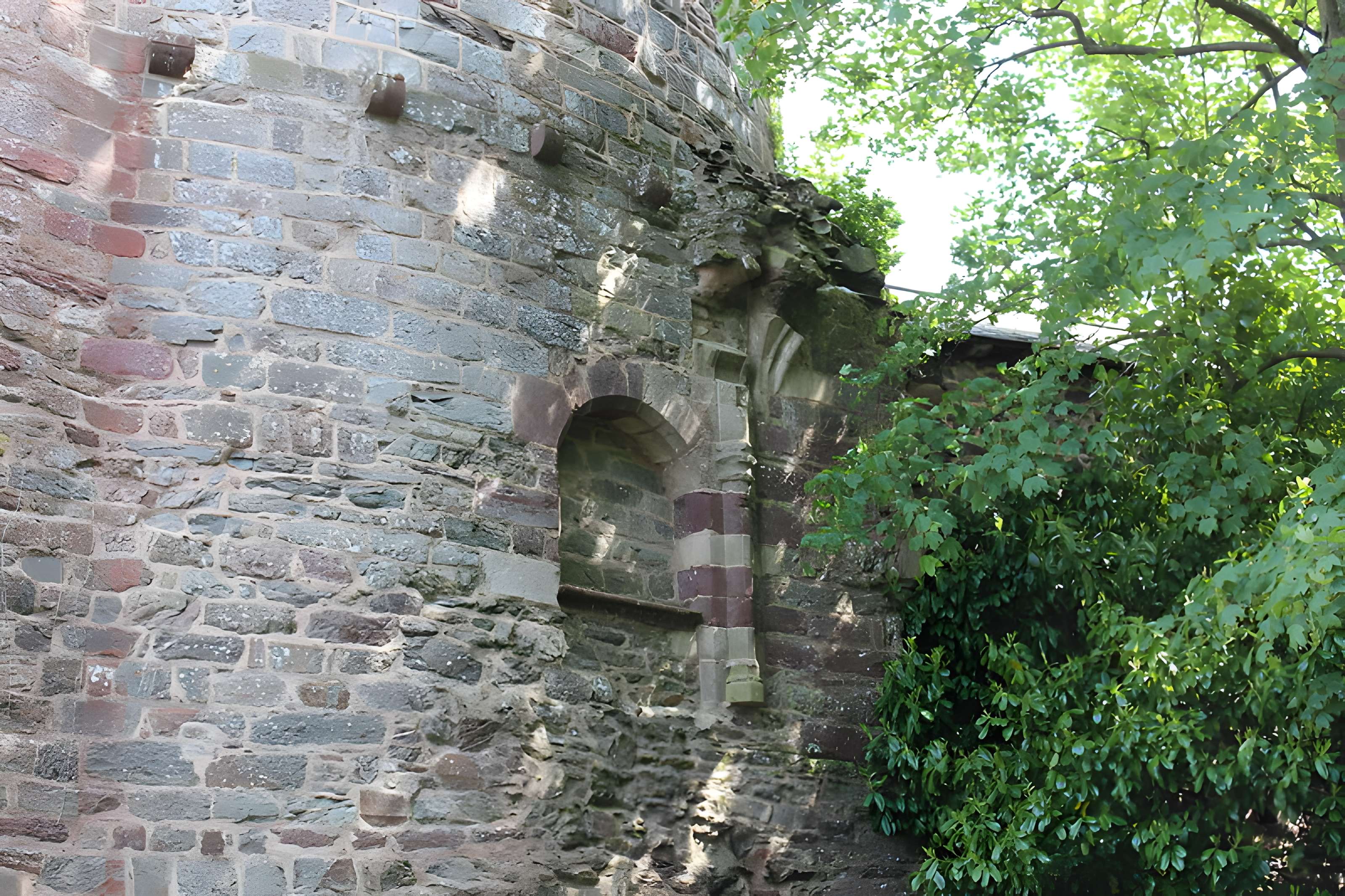 Tour du château ou ancien donjon (ancienne prison)