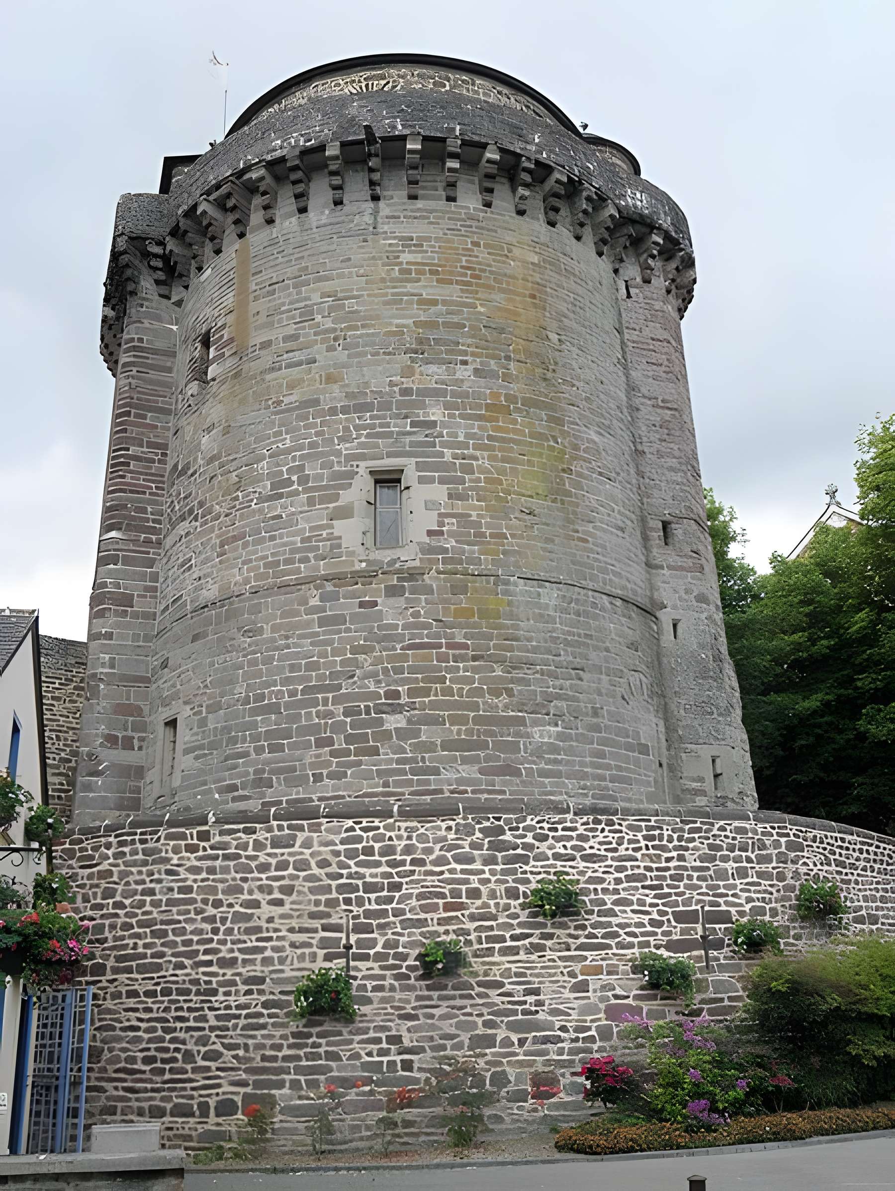 Tour du château ou ancien donjon (ancienne prison)